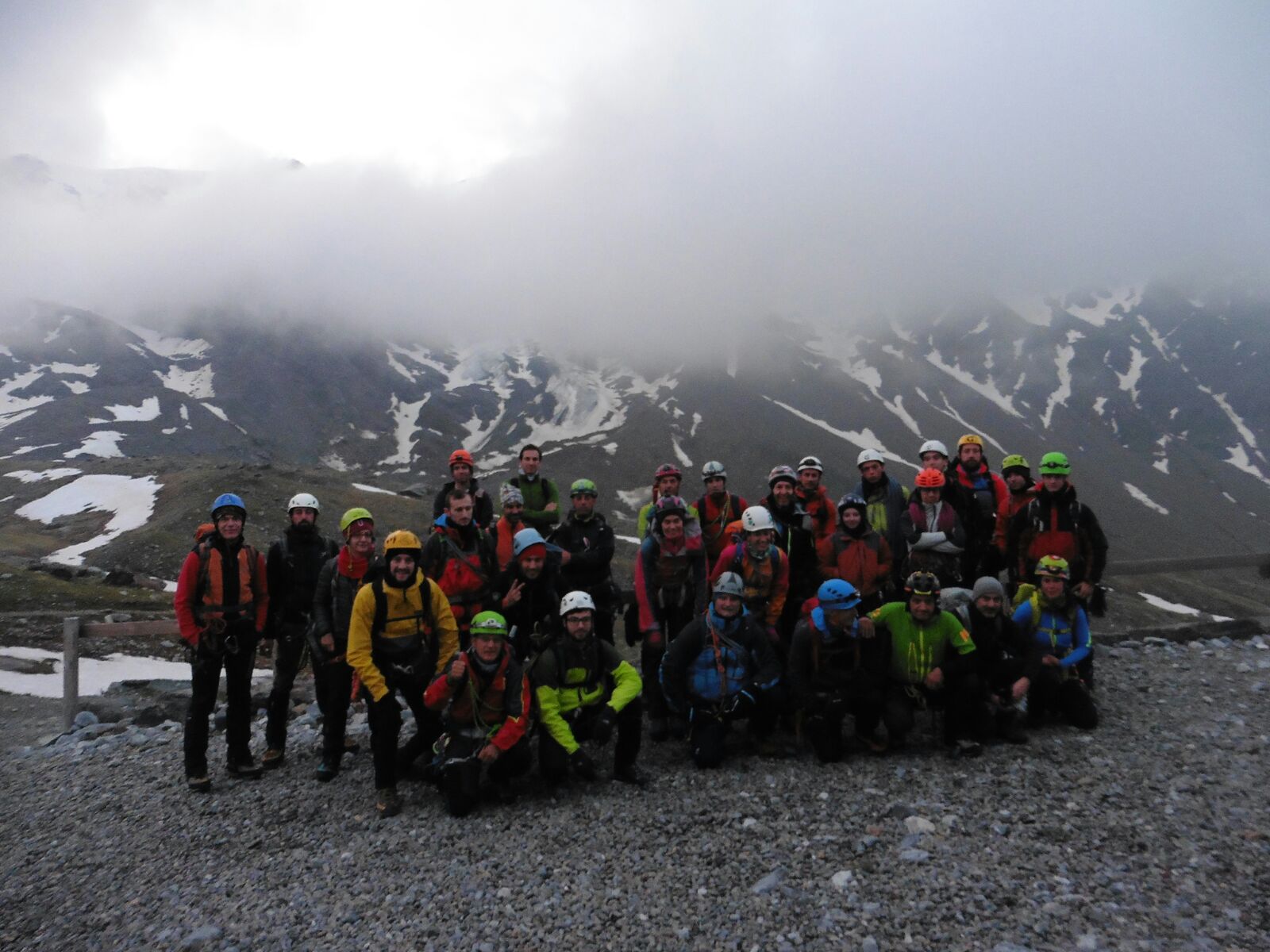 Gruppo 57 di Alpinismo alla partenza dal Rifugio Pizzini